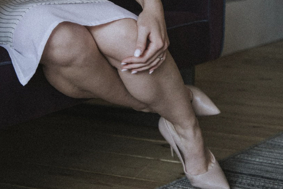 ¿Por qué me pican las piernas de noche? Descubre las causas
